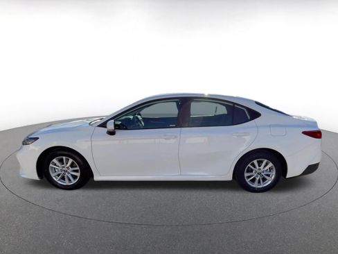 Used 2025 Toyota Camry LE image 9