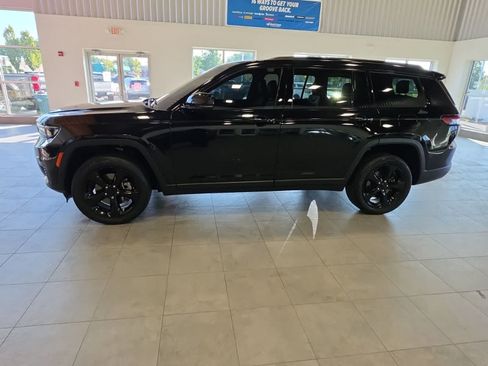 Used 2024 Jeep Grand Cherokee L Laredo AWD/4WD image 17