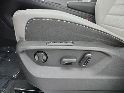 Used 2024 Volkswagen Atlas Cross Sport SEL R-Line image 29