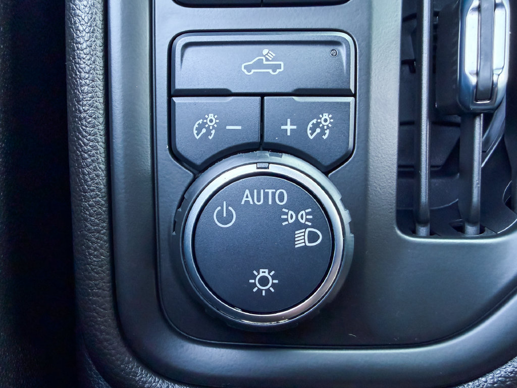 Used 2024 Chevrolet Silverado 1500 Custom w/ Turbomax Blackout Package AWD/4WD image 27