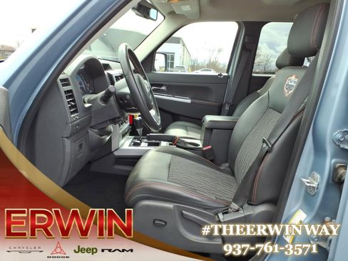 Used 2012 Jeep Liberty Arctic image 13