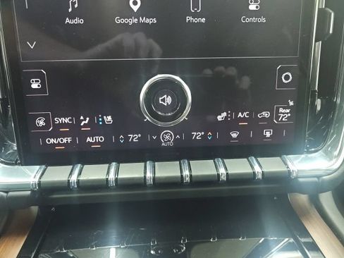 Used 2025 GMC Yukon Denali AWD/4WD image 8