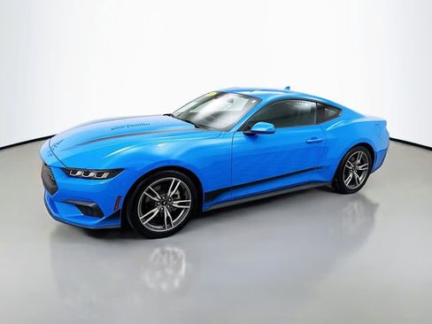 Used 2024 Ford Mustang Coupe image 3