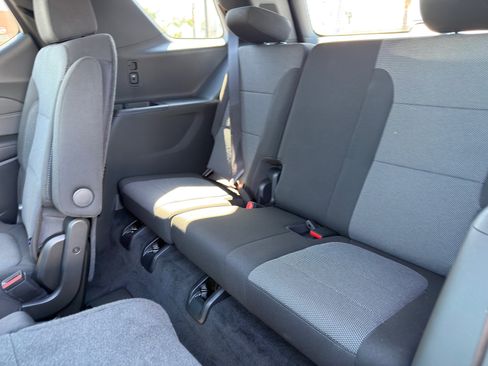 Used 2023 Chevrolet Traverse LT image 21