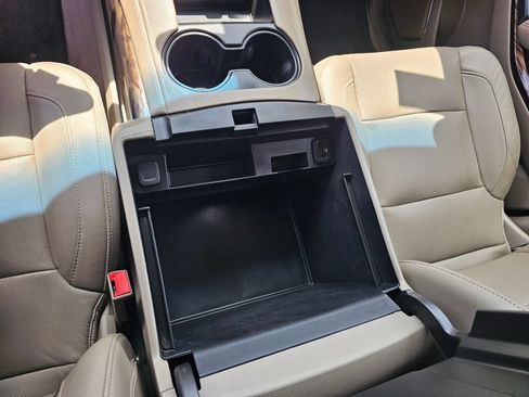 Used 2019 GMC Yukon XL SLT w/ Open Road Package AWD/4WD image 24