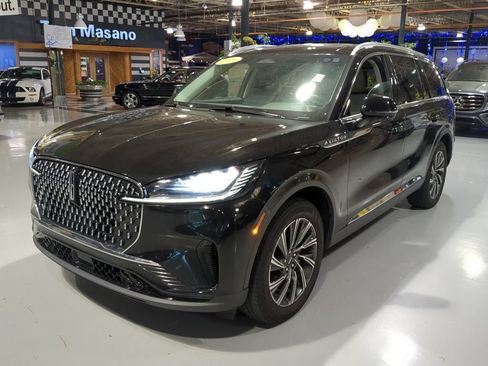Used 2025 Lincoln Aviator AWD image 1