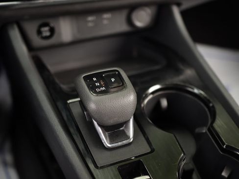 Used 2024 Nissan Rogue SV AWD/4WD image 17
