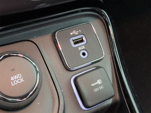 Certified 2021 Jeep Compass Limited image 30