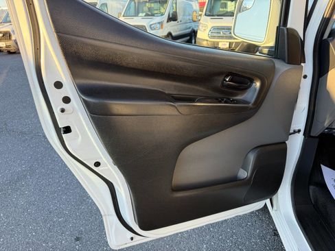 Used 2020 Nissan NV200 SV w/ Sliding Glass Door Package image 11