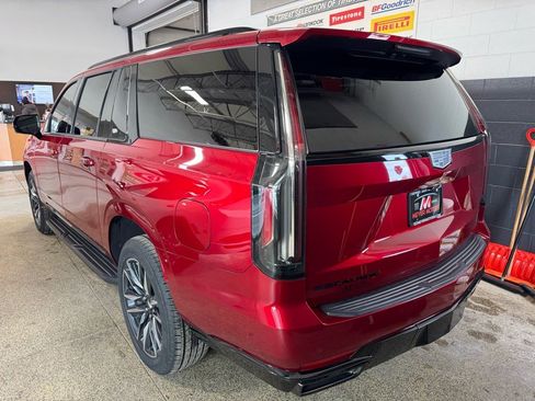 Used 2021 Cadillac Escalade ESV Sport w/ LPO, Illumination Package image 7