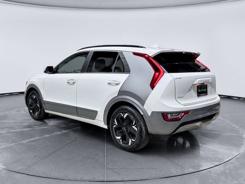 Used 2024 Kia Niro Wave w/ Wave Preserve Package FWD image 2