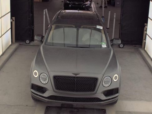 Used 2018 Bentley Bentayga image 3