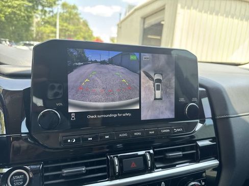 Used 2023 Nissan Pathfinder SL FWD image 23