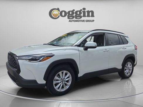 Used 2023 Toyota Corolla Cross LE AWD/4WD image 1