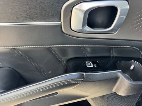 Used 2022 Kia Sorento SX image 16