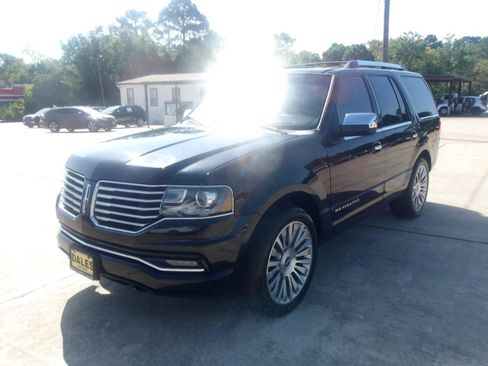 Used 2016 Lincoln Navigator Select RWD image 2