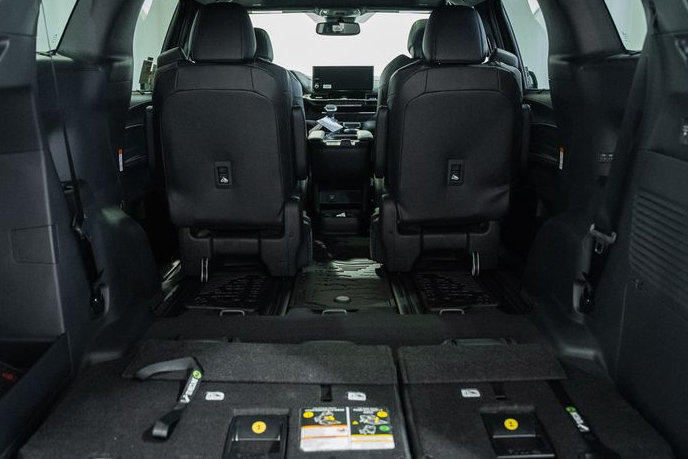 New 2026 Toyota Sienna XLE Woodland Edition AWD/4WD image 18