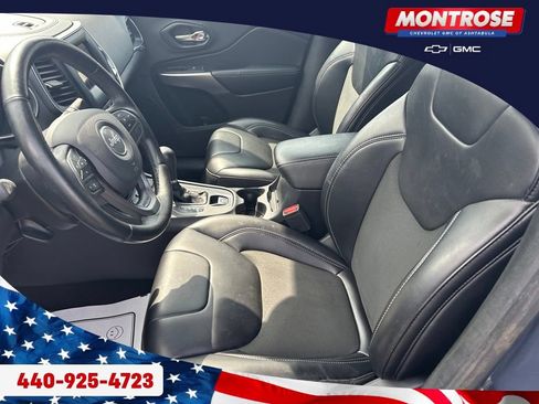 Used 2019 Jeep Cherokee Latitude Plus w/ Comfort/Convenience Group AWD/4WD image 11