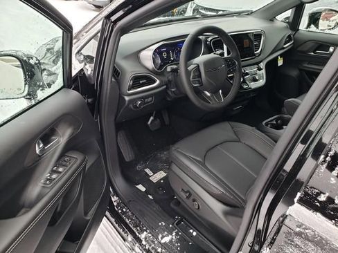 New 2026 Chrysler Voyager LX image 6