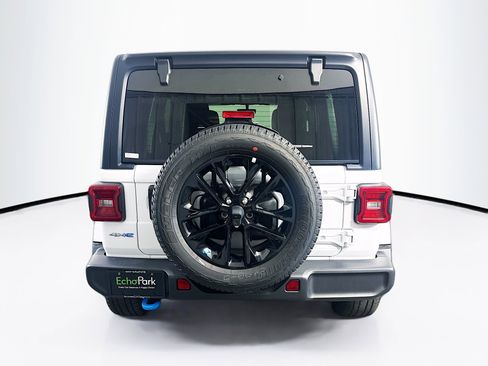 Used 2023 Jeep Wrangler Unlimited Sahara AWD/4WD image 7