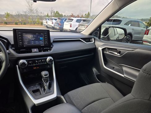 Used 2022 Toyota RAV4 XLE image 11