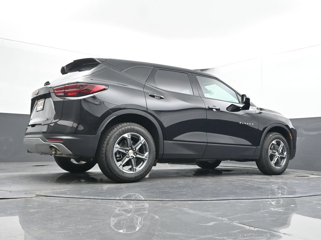 Used 2025 Chevrolet Blazer LT FWD image 23
