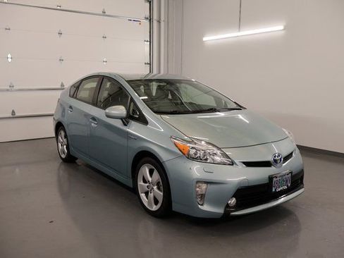 Used 2015 Toyota Prius Five image 1