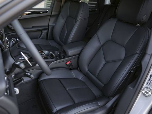 New 2025 Porsche Macan AWD/4WD image 5