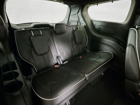New 2026 Chrysler Pacifica Limited w/ Uconnect Theater Family Group image 27