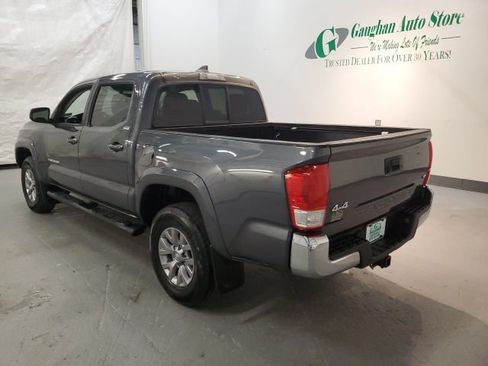 Used 2017 Toyota Tacoma SR5 w/ Tow Package AWD/4WD image 4