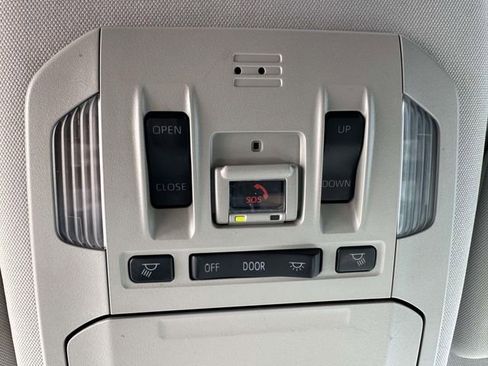 Used 2023 Toyota Highlander XLE AWD/4WD image 40
