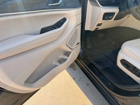 Used 2023 Jeep Grand Cherokee L Limited w/ Luxury Tech Group II AWD/4WD image 13
