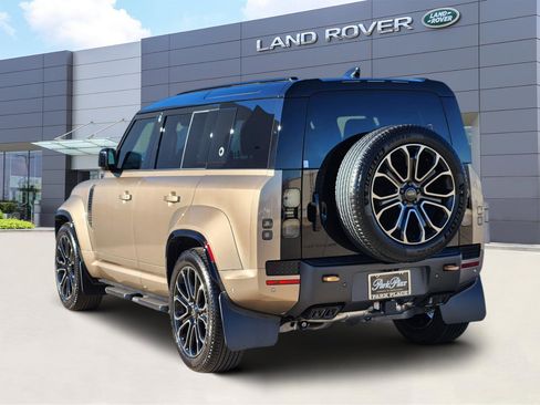 New 2026 Land Rover Defender 110 OCTA image 4