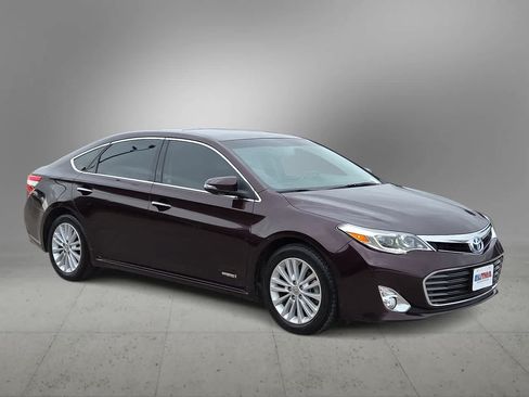 Used 2013 Toyota Avalon Limited FWD image 2