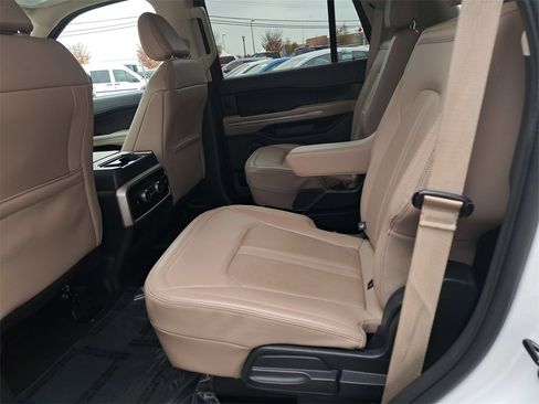 Used 2024 Ford Expedition Limited image 13