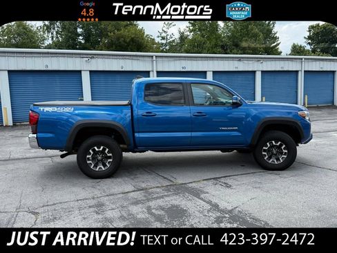Used 2018 Toyota Tacoma TRD Off-Road AWD/4WD image 4