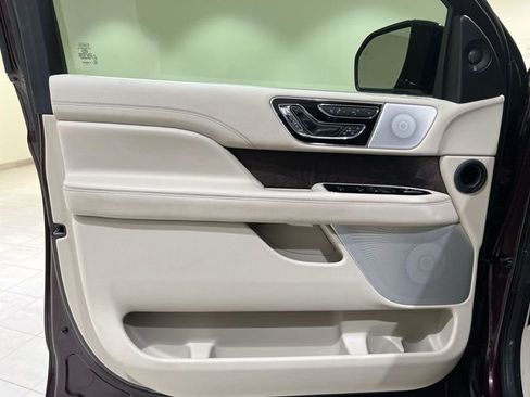 Used 2019 Lincoln Navigator L Reserve image 22