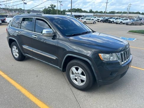 Used 2011 Jeep Grand Cherokee Laredo AWD/4WD image 2