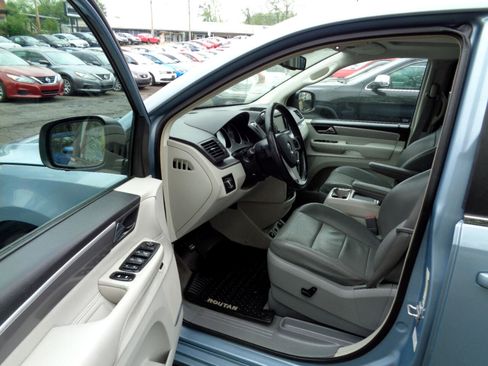 Used 2009 Volkswagen Routan SEL Premium image 14