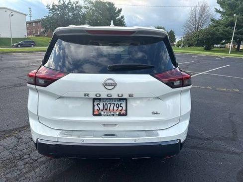 Used 2025 Nissan Rogue SL w/ SL Premium Package FWD image 10