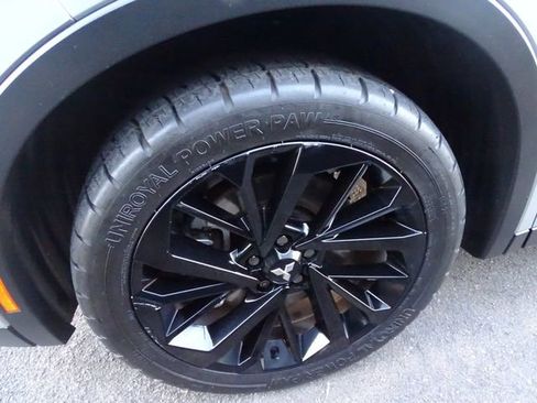 Used 2022 Mitsubishi Outlander SE image 6