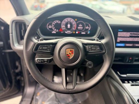 Used 2024 Porsche Cayenne AWD/4WD image 29