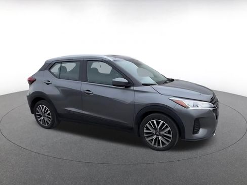 Used 2024 Nissan Kicks SV image 2