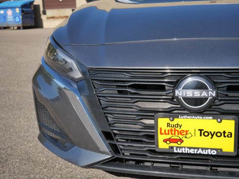 Used 2025 Nissan Altima 2.5 SV FWD image 16