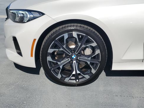 Used 2025 BMW 330i Sedan w/ Premium Package RWD image 5