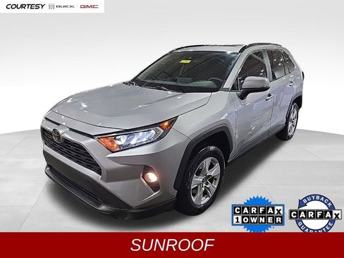 Used 2021 Toyota RAV4 XLE w/ Convenience Package FWD image 1