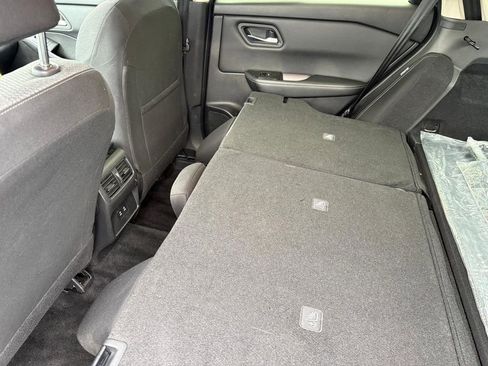 Used 2025 Nissan Rogue SV image 16