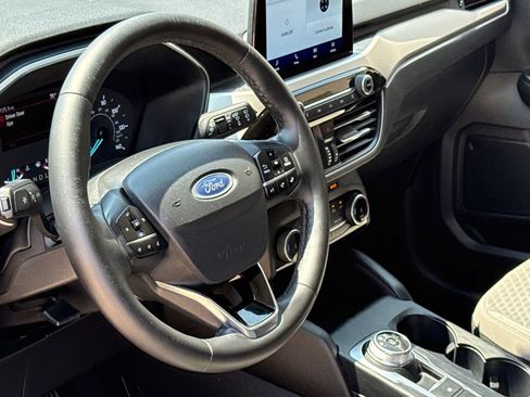 Used 2022 Ford Escape SE w/ Convenience Package FWD image 17