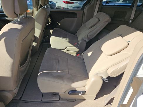 Used 2013 Chrysler Town & Country Touring image 17