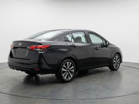 Used 2025 Nissan Versa SV image 9